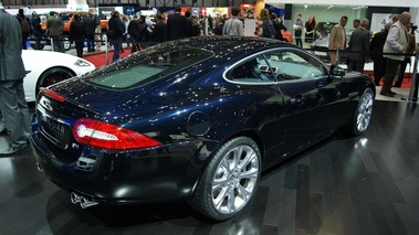 Salon de Genève 2012 - Jaguar XKR Special Edition bleu 3/4 arrière droit