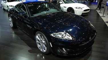 Salon de Genève 2012 - Jaguar XKR Special Edition bleu 3/4 avant droit