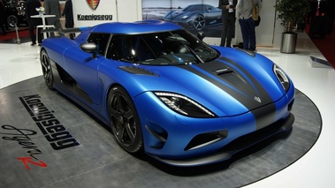 Salon de Genève 2012 - Koenigsegg Agera R bleu mate 3/4 avant droit