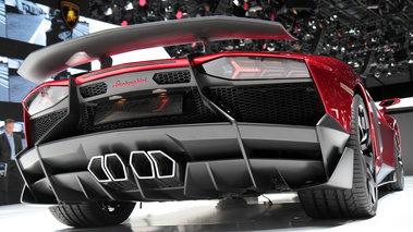 Salon de Genève 2012 - Lamborghini Aventador J rouge 3/4 arrière droit penché