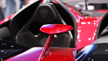 Salon de Genève 2012 - Lamborghini Aventador J rouge rétroviseur