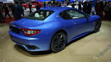 Salon de Genève 2012 - Maserati GranTurismo Sport bleu 3/4 arrière droit