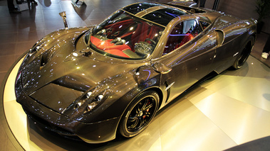 Salon de Genève 2012 - Pagani Huayra carbone 3/4 avant gauche