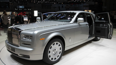 Salon de Genève 2012 - Rolls Royce Phantom MkII gris 3/4 avant gauche portes ouvertes