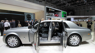 Salon de Genève 2012 - Rolls Royce Phantom MkII gris profil portes ouvertes