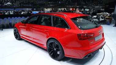 Salon de Genève 2013 - Audi RS6 Avant rouge 3/4 arrière gauche