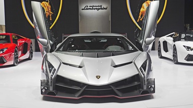 Salon de Genève 2013 - Lamborghini Veneno face avant portes ouvertes