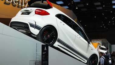 Salon de Genève 2013 - Mercedes A45 AMG blanc 3/4 arrière droit