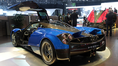 Salon de Genève 2013 - Pagani Huayra bleu 3/4 arrière gauche porte ouverte