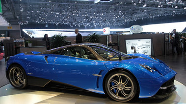 Salon de Genève 2013 - Pagani Huayra bleu profil