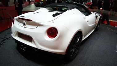 Alfa Romeo 4C Spider blanc 3/4 arrière droit