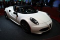 Alfa Romeo 4C Spider blanc 3/4 avant droit