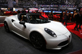 Alfa Romeo 4C Spider blanc 3/4 avant droit