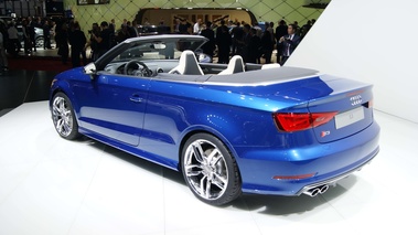 Audi S3 Cabriolet bleu 3/4 arrière gauche