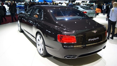 Bentley Flying Spur V8 marron 3/4 arrière gauche
