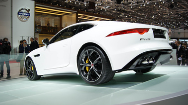 Jaguar F-Type R blanc 3/4 arrière gauche