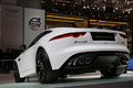 Jaguar F-Type R blanc 3/4 arrière gauche