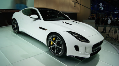 Jaguar F-Type R blanc 3/4 avant droit