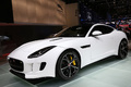 Jaguar F-Type R blanc 3/4 avant gauche