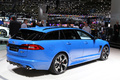 Jaguar XFR-S Sportbrake bleu 3/4 arrière droit