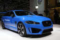 Jaguar XFR-S Sportbrake bleu 3/4 avant droit