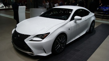 Lexus RC 350 blanc 3/4 avant gauche