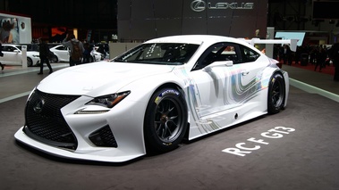 Lexus RC F GT3 3/4 avant gauche