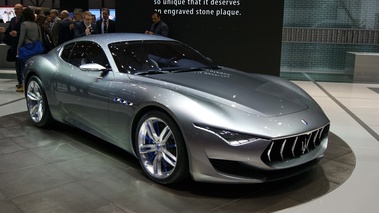 Maserati Sports Car 3/4 avant droit