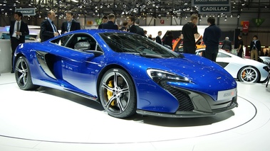 McLaren 650S bleu 3/4 avant droit