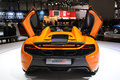 Mclaren 650S Spider orange face arrière portes ouvertes