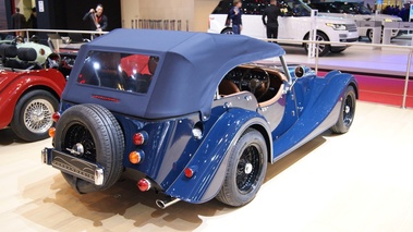 Morgan Plus 4 bleu 3/4 arrière droit