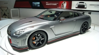 Nissan GTR Nismo anthracite mate 3/4 avant gauche