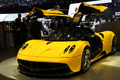 Pagani Huayra jaune 3/4 avant gauche portes ouvertes