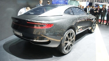 Aston Martin DBX 3/4 arrière droit