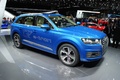 Audi Q7 e-Tron bleu 3/4 avant droit