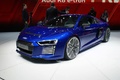 Audi R8 MY2015 e-Tron bleu 3/4 avant gauche