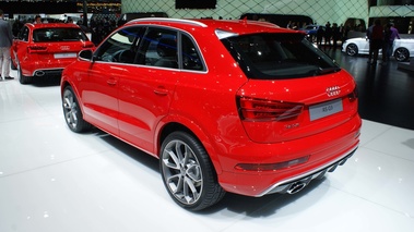 Audi RS Q3 MkII rouge 3/4 arrière gauche