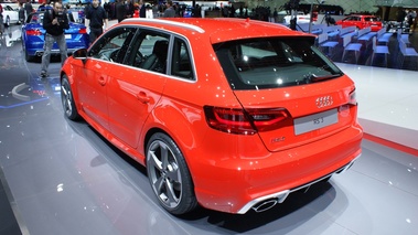 Audi RS3 Sportback rouge 3/4 arrière gauche