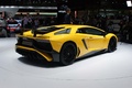 Lamborghini Aventador LP750-4 SV jaune 3/4 arrière droit