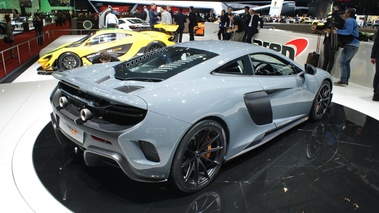 McLaren 675LT anthracite 3/4 arrière droit