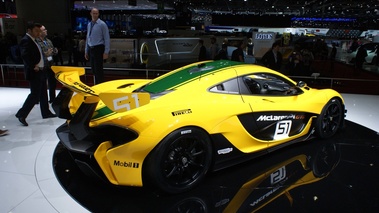 McLaren P1 GTR jaune/vert 3/4 arrière droit