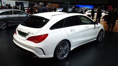 Mercedes CLA 45 AMG Shooting Brake blanc 3/4 arrière droit