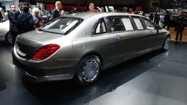 Mercedes S600 Maybach Pullman beige 3/4 arrière droit