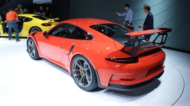 Porsche 991 GT3 RS rouge 3/4 arrière gauche