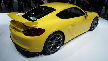 Porsche Cayman GT4 jaune 3/4 arrière droit