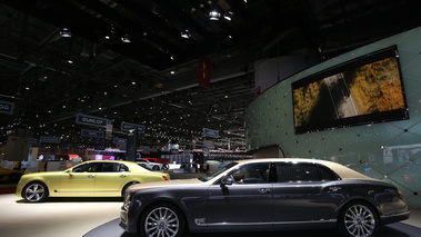 Salon de Genève 2016 - Bentley Mulsanne EWB anthracite/bronze profil