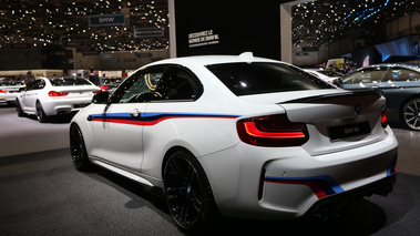 Salon de Genève 2016 - BMW M2 blanc 3/4 arrière gauche