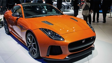 Salon de Genève 2016 - Jaguar F-Type Coupe SVR orange 3/4 avant droit