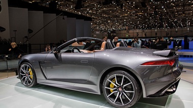 Salon de Genève 2016 - Jaguar F-Type SVR anthracite profil