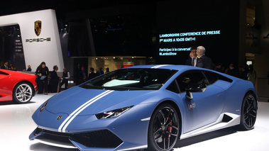 Salon de Genève 2016 - Lamborghini Huracan LP610-4 Avio bleu mate 3/4 avant gauche